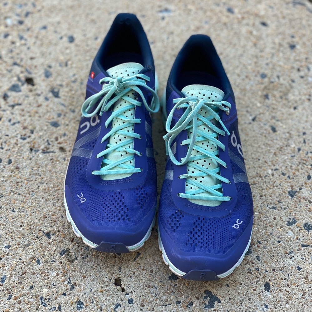 ON Cloudflow running shoes